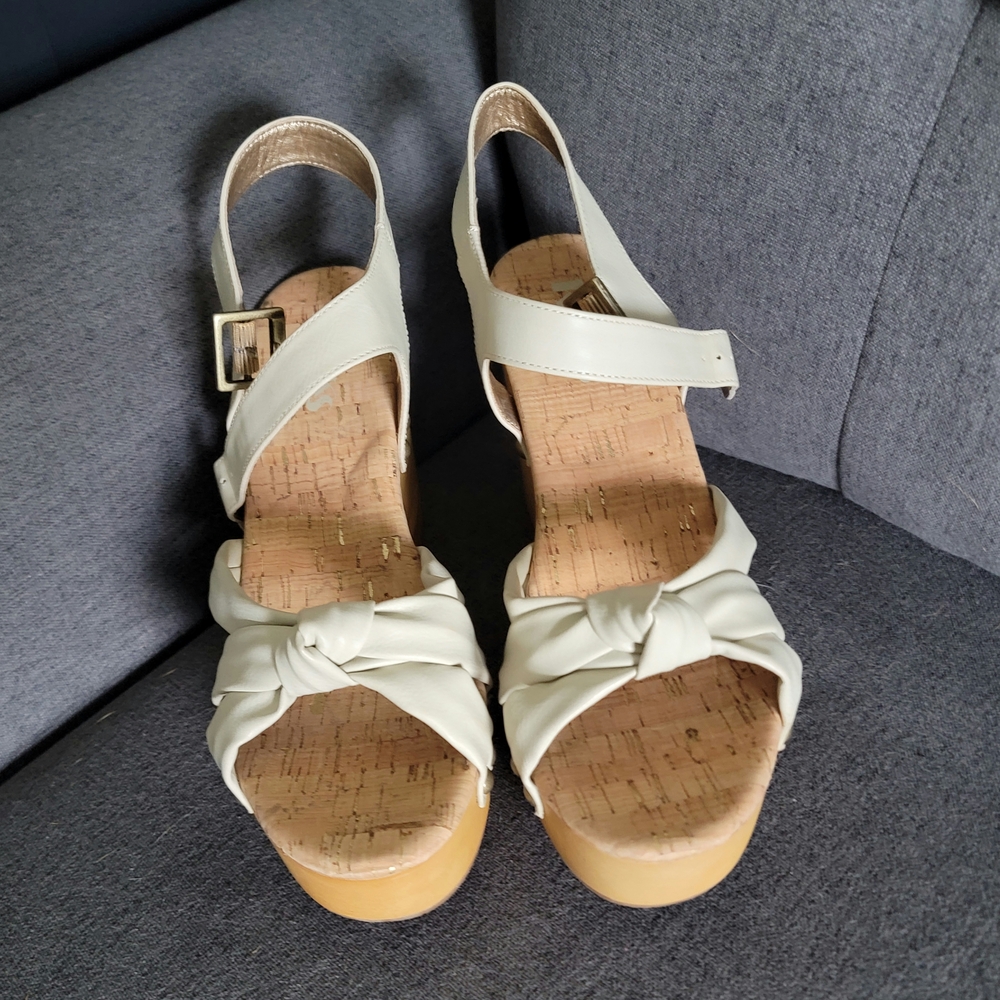 Korks Cream Wedge Sandals with Adjustable Ankle Strap Size 10 NWOT